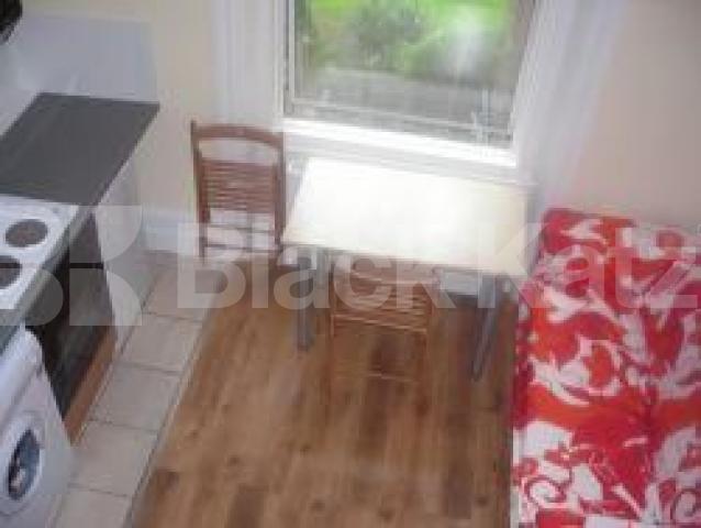 			Studio Apartment, 1 bath, 1 reception Studio			 Ladbroke Grove, LADBROKE GROVE W10